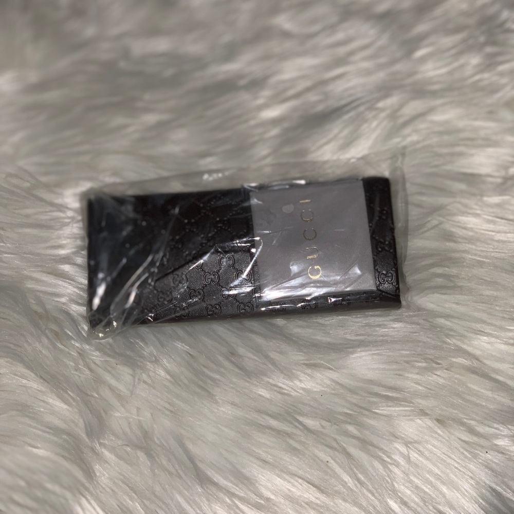 Authentic Gucci Case - Picture 7 of 7